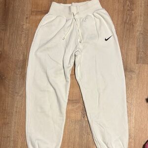 Nike Women's White sweatpants